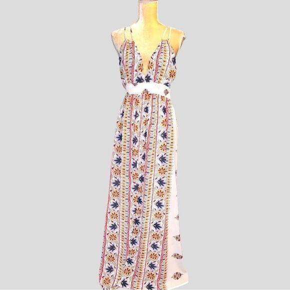 Selfie Leslie floral halter maxi dress! - Picture 7 of 13